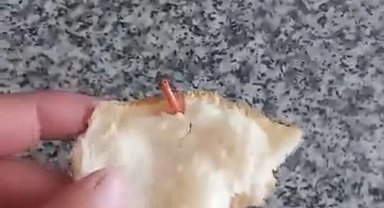 Diyarbakır'da ekmeğin içinden kablo çıktı