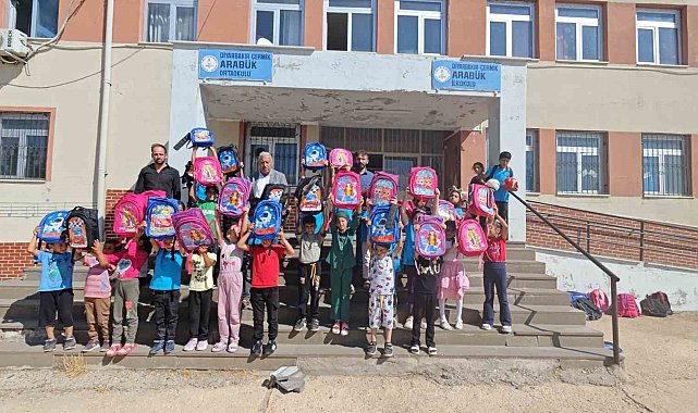 Diyarbakır'da hayırseverlerden 82 okuldaki öğrencilere kırtasiye malzemesi desteği