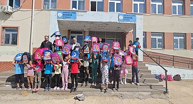 Diyarbakır'da hayırseverlerden 82 okuldaki öğrencilere kırtasiye malzemesi desteği