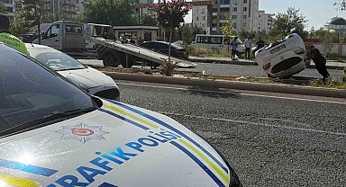Diyarbakır'da iki otomobil çarpıştı: 1 yaralı