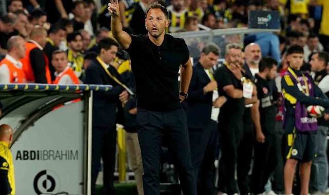Domenico Tedesco, galibiyetle başladı