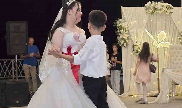 Down sendromlu Gülsüm'ün beyaz gelinlik hayali gerçek oldu