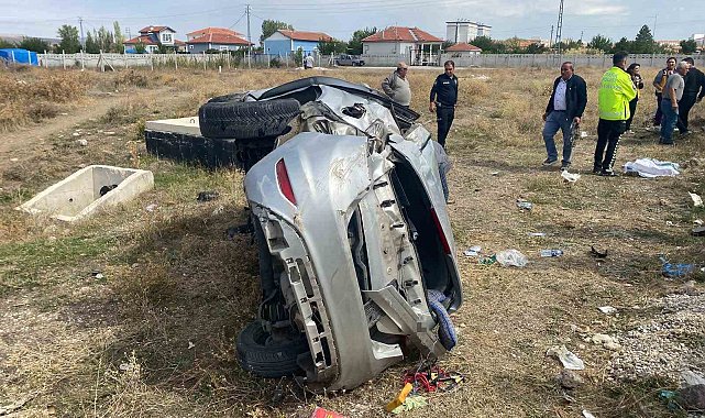 Düğün konvoyundaki otomobil tarlaya yuvarlandı: 2 yaralı