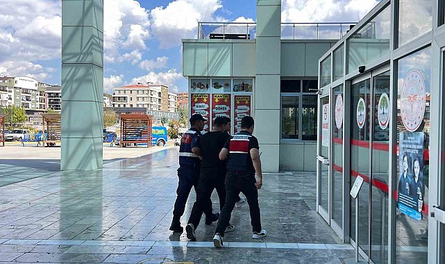 Durduramadığı aracın arkasından ateş edip sürücüyü vurdu
