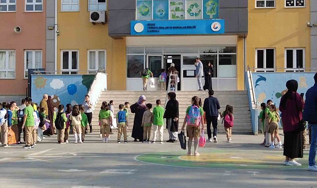 Düzce'de 76 bin 838 öğrenci için ders zili çaldı