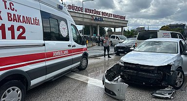 Düzce'de acil servis önünde yaralamalı kaza