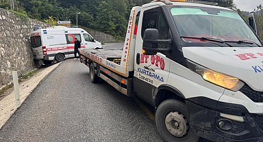 Düzce'de ambulans şarampole kaydı