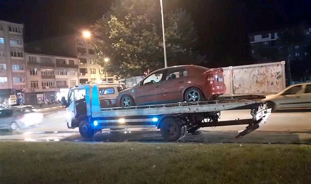 Edirne'de seyir halindeyken yanan araç kullanılamaz hale geldi
