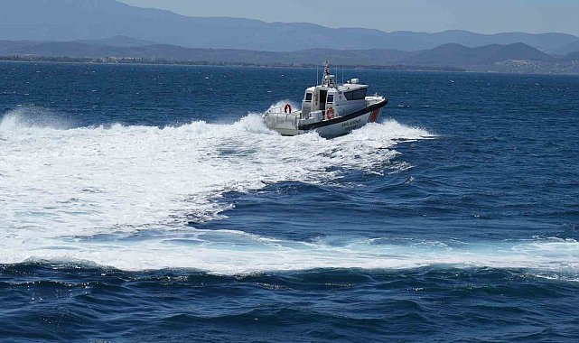 Edremit açıklarında terk edilmiş teknenin sahibini arama çalışmaları sürüyor