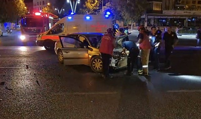Edremit'te kavşakta kaza: 1 yaralı