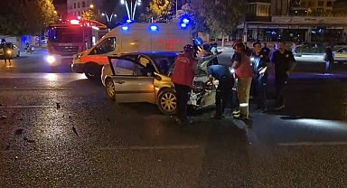 Edremit'te kavşakta kaza: 1 yaralı