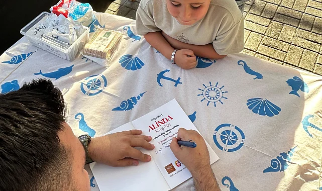 Efes Selçuklu çocuklar Alinda ile tarihi keşfe çıkıyor