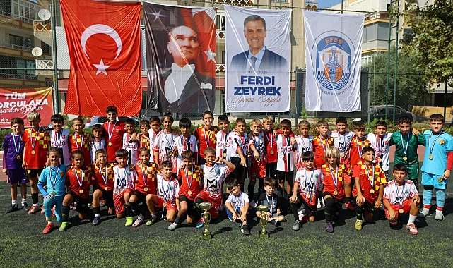 Efes Selçuk'ta Ferdi Zeyrek müsabakaları futbolseverleri buluşturdu