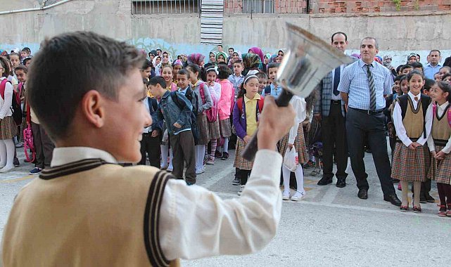 Elazığ'da 110 bin öğrenci ders başı yapacak
