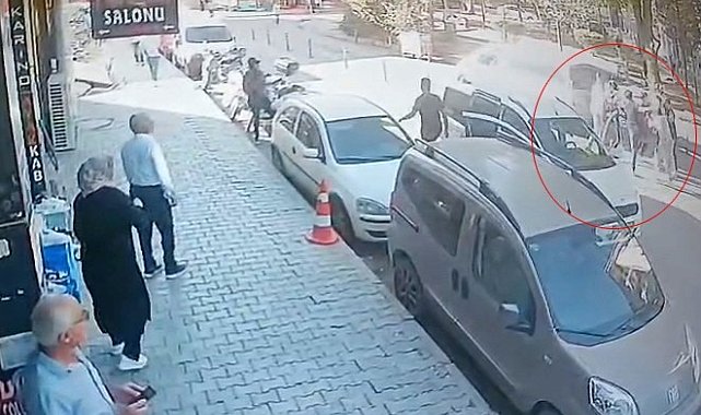 Elazığ'da bir grup, yolda yürüyen 3 kişinin yolunu kesip darp etti