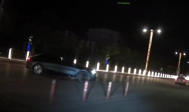 Elazığ'da drift atan araç kameralara yansıdı
