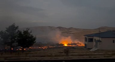 Elazığ'da köy yangını: Bölgeye çok sayıda ekip sevk edildi