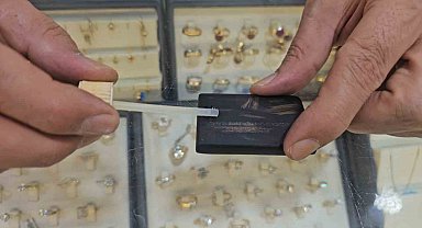 Elazığ'da kuyumculardan sahte altına karşı mihenk taşlı önlem