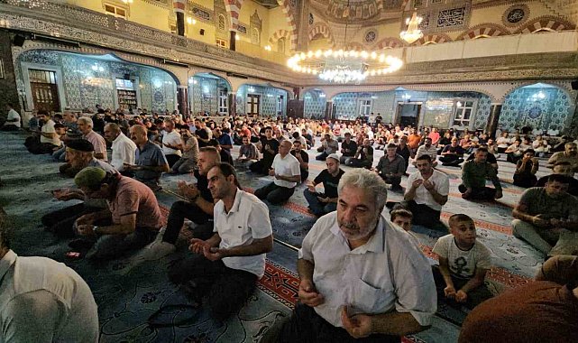 Elazığ'da Mevlid Kandili'nde camiler doldu