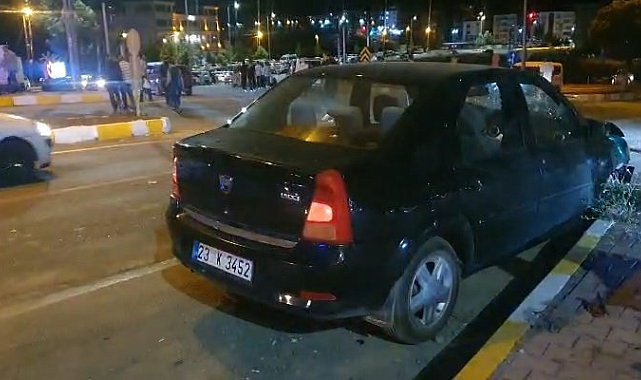 Elazığ'da otomobil ile motosiklet çarpıştı: 2 yaralı