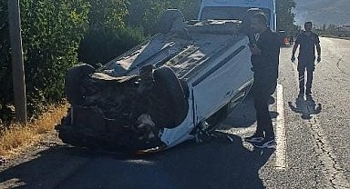 Elazığ'da otomobil takla attı: 3 yaralı