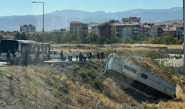 Elazığ'da park halindeki otobüs şarampole yuvarlandı