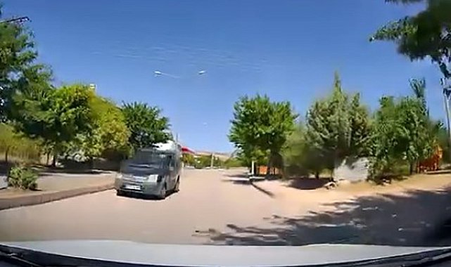 Elazığ'da ters yönden giden araç, trafiği tehlikeye attı