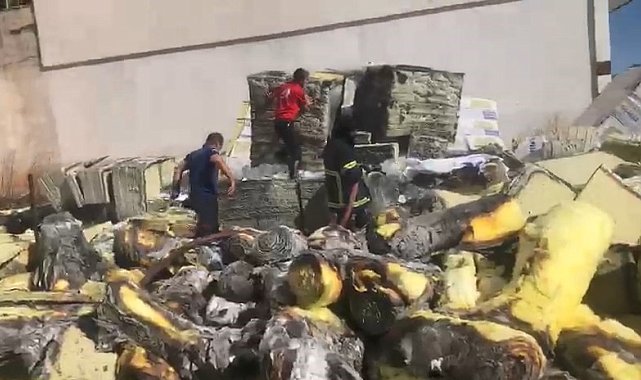 Elazığ'da yalıtım malzemelerinin olduğu depoda yangın