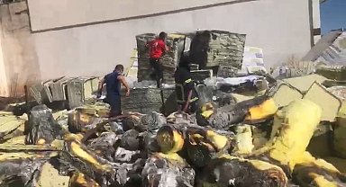 Elazığ'da yalıtım malzemelerinin olduğu depoda yangın