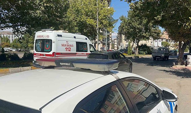 Elazığ'da yayaya çarpan motosiklet devrildi: 2 yaralı