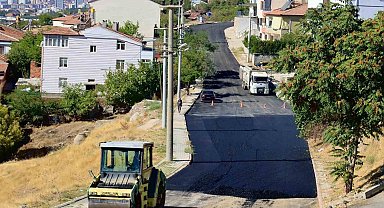 Elazığ'da yol yenileme çalışmaları sürüyor