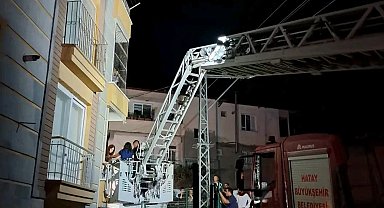 Elektrik panosundan çıkan yangında 50 vatandaşı itfaiye kurtardı