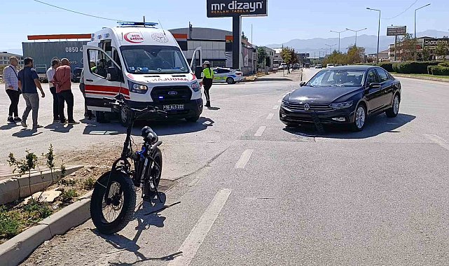 Elektrikli bisiklet ile otomobil çarpıştı: 1 yaralı