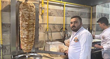 Elektrikli bisiklet yemek yiyenlerin arasına daldı: İşletme sahibi o anları anlattı