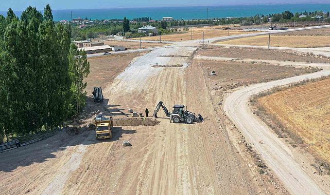 Elmalık yolunda yıkım çalışmaları yapılıyor
