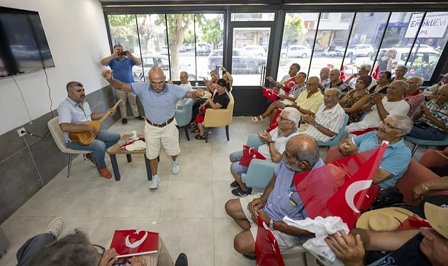 Emekli Evi'nde Zafer Bayramı türküleri yankılandı
