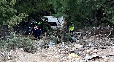 Emet'te uçuruma yuvarlanan araçtaki karı koca yaralandı