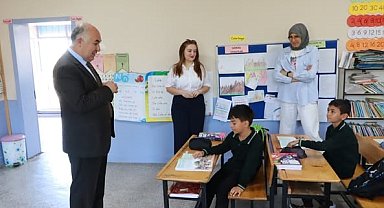Emirdağ İlçe Milli Eğitim Müdürü, köy okullarını ziyaret etti