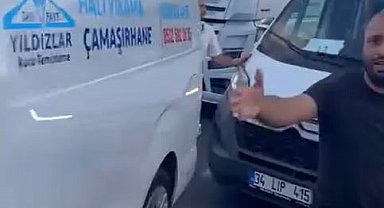 Emniyet şeridinden kaynak yaptılar, tepki gösteren sürücüye saldırdılar