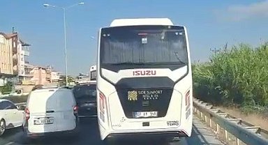 Emniyet şeridini kullanan araçlar ambulansa zor anlar yaşattı