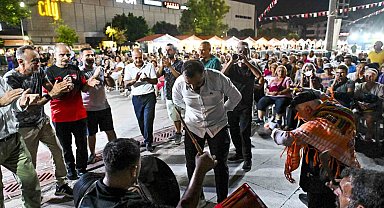 En fazla baklavayı yemek için kıyasıya yarıştılar