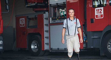 Engelli itfaiyeci çok sevdiği mesleğinden hiç kopmadı