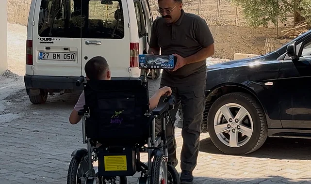 Engelli sandalyesine kavuşan Hüseyin: Ben de Mustafa Şahin amcam gibi polis olacağım