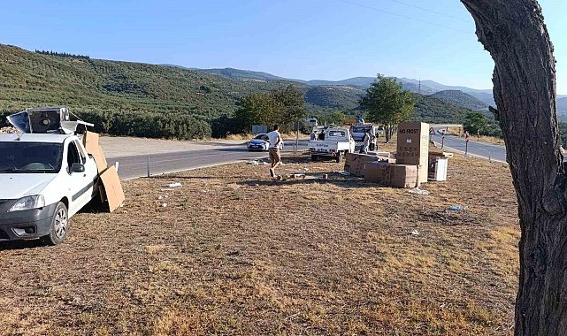 Erdek'te beyaz eşya yüklü kamyonet kaza yaptı, 1 yaralı