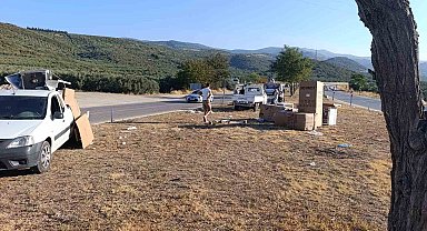 Erdek'te beyaz eşya yüklü kamyonet kaza yaptı, 1 yaralı