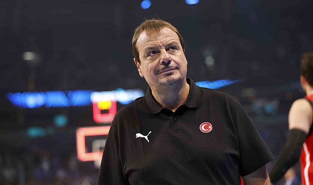Ergin Ataman, Avrupa Şampiyonası'nın en iyi başantrenörü seçildi