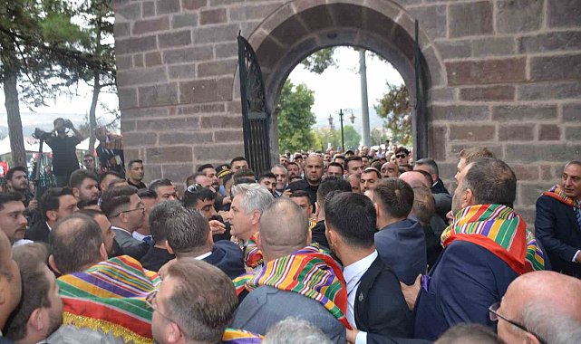 Ertuğrulgazi Türbesi önünde gerginlik
