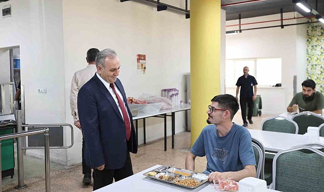 ERÜ Rektörü Altun, tıp fakültesi öğrencileri ile bir araya geldi