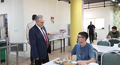 ERÜ Rektörü Altun, tıp fakültesi öğrencileri ile bir araya geldi