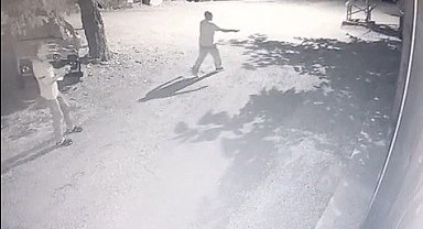 Erzincan'da bir garip kovalamaca: İki arkadaş fenerle ayının peşine düştü